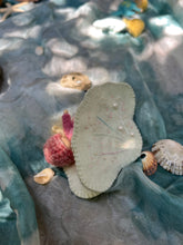 Load image into Gallery viewer, Tricia’s Felt Clam shell