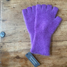 Load image into Gallery viewer, Penelope Durston Fingerless Gloves - medium cuff