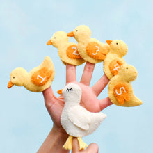 Load image into Gallery viewer, Finger Puppet Set - Five Little Ducks