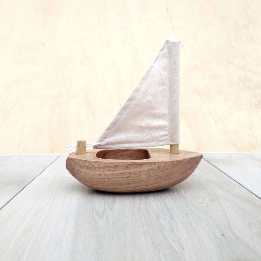 Lindon Sailing Boat